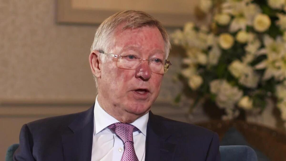 المركز الأول: المدرب الاسكتلندي أليكس فيرغسون برصيد 49 لقباً.