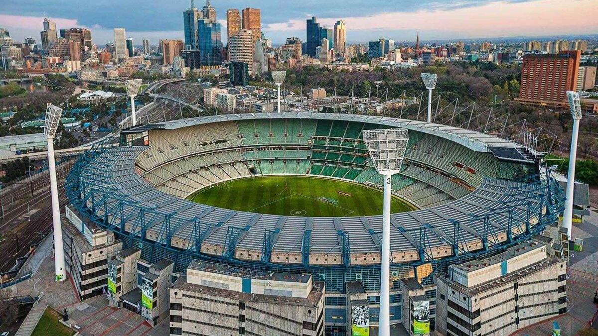 10- ملعب ميلبورن كريكيت في ملبورن بأستراليا ويتسع لـ 100.024 متفرجاً.