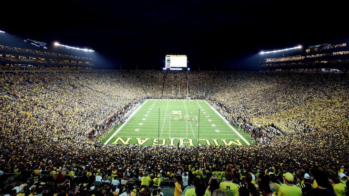 2- ملهب ميتشيغين في آن اربورن بالولايات المتحدة وسعته 107.601متفرجاً