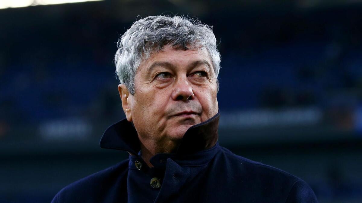 المركز الثاني: المدرب الروماني ميرتشيا لوتشيسكو برصيد 34 لقباً.