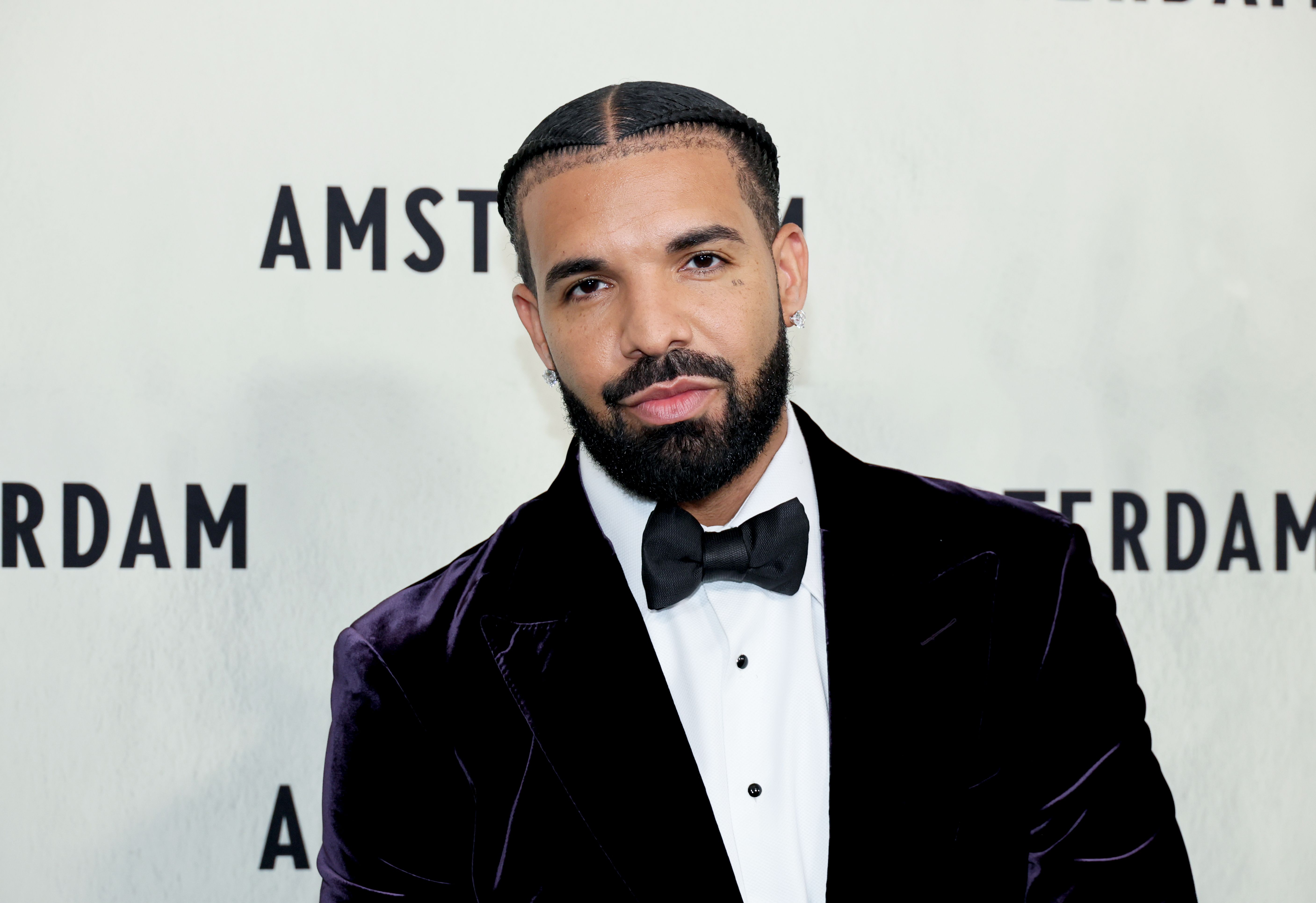 Drake had a special guest on stage and asked fans not to throw bras on