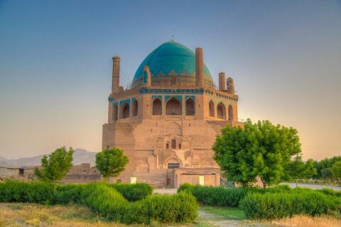 Iran: Man Arrested for Licking Shia Muslim Shrine