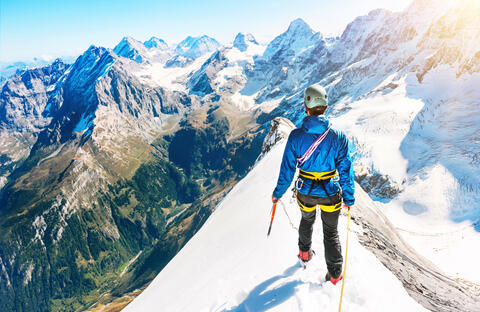 Mount Everest Climbers Get Gourmet Meals, Bar Drinks and Even 5G