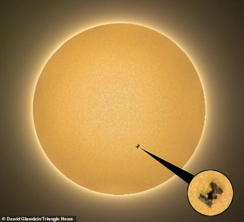 Amateur Astronomer Takes Photo of the International Space Station Passing Beside the Sun