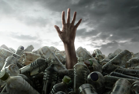  Are You Protecting Your Health in Plastic or Destroying The Environment?