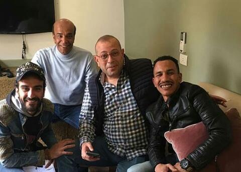 فنان مصري شهير يتعرض للتنمر بسبب شكله..شاهدوا كيف تعامل مع الأمر!