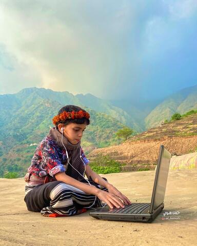 Meet The Saudi Photographer Who Waits For The Right Moment to Click