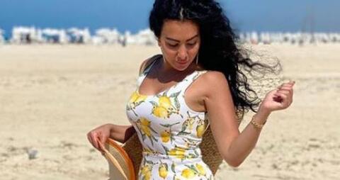 على خُطى الراقصة البرازيلية لورديانا..ميرهان حسين بوصلة رقص في أحد الصالونات (فيديو)