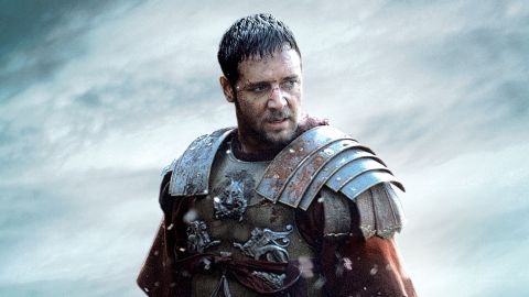 راسيل كرو يصدم الجميع بشكله الجديد.. من نجم Gladiator ذي العضلات المفتولة إلى رجل بكرش متدلي!