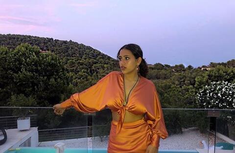 جنى عمرو دياب تثير التساؤلات حولها بعد ظهورها في أحضان شاب على إنستغرام (صور)