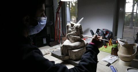 Turkish Archaeologists Unearth 2,200-Year-Old Lion Statue