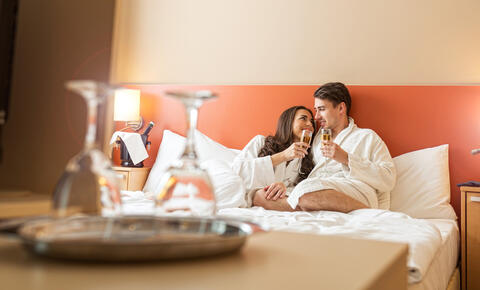 Major UAE Reforms Permits Non-married Couples to Live Together, Allow Alcohol Drinking