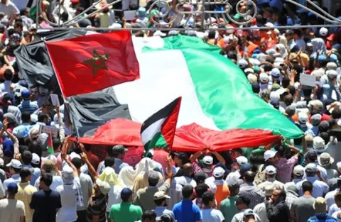 الامن المغربي يفرق بالعنف مسيرة تضامنيه مع فلسطين