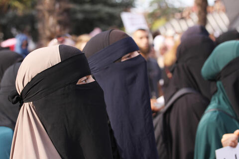 Sri Lanka Bans The Burqa in Public 