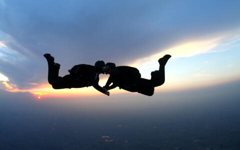 Skydiver Proposes to His Girlfriend in Mid-air