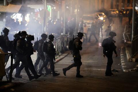 إسرائيل تعتقل أكثر من 50 فلسطينيا بالقدس خلال ساعات