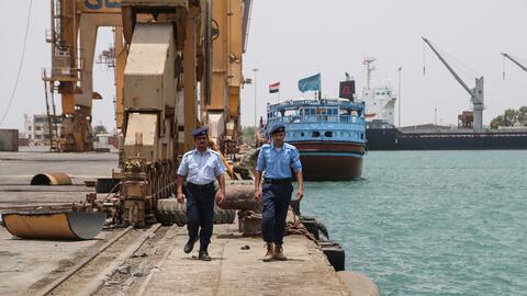 الحكومة اليمنية تسمح بدخول سفن نفطية إلى الحديدة