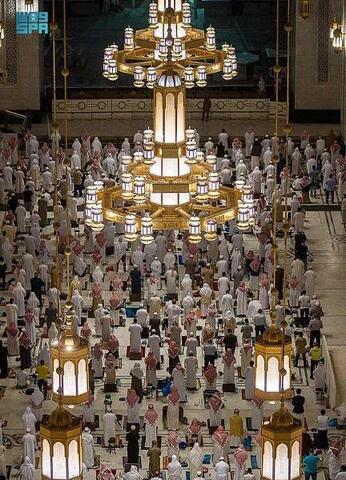 Makkah: 120,000 Lights Illuminate The Grand Mosque