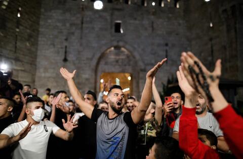 Palestinians Celebrate Israeli Police Withdrawal From Jerusalem's Damascus Gate 