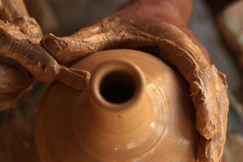 Nostalgic Saudis Wants to Revive The Ancient Art of Pottery