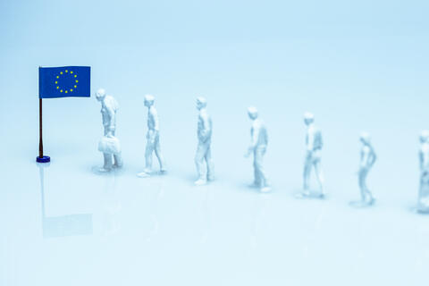 EU Mulls Allowing Entry of Foreigners Vaccinated by EU-Approved Jabs