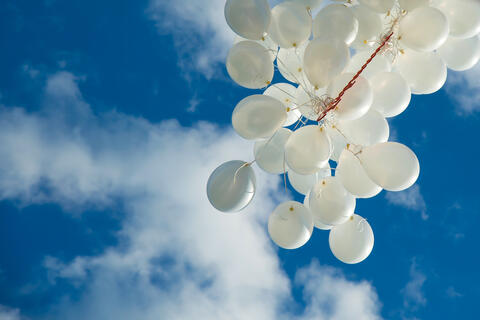 Gone With The Wind: Woman's Helium Balloon With £100 Floats Away!
