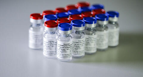 لماذا يخشى الاتحاد الأوروبي من لقاح 