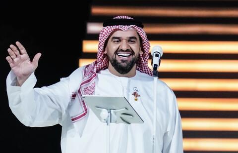 حسين الجسمي وصُورة صادمة من عيادة أثناء تجميل الأنف.. والجمهور 
