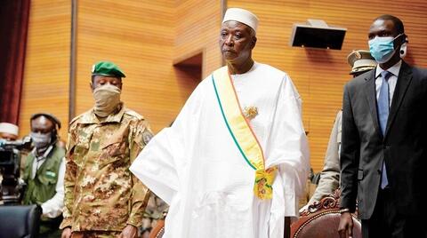 الجيش في مالي يعتقل الرئيس ورئيس الوزراء ووزير الدفاع