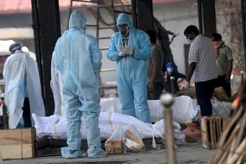 India: 150 Rotting Bodies Discovered on The Banks of The Ganges