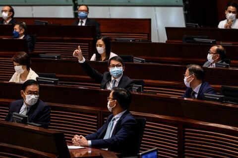 Hong Kong Police Raid Apple Daily, Arrests Pro-democracy Journalists