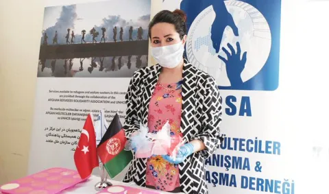 Afghan Woman Doctor Saluted For Helping Refugees
