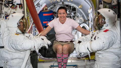 Chinese President Makes Ground-to-Space Call and Speaks with the Astronauts 
