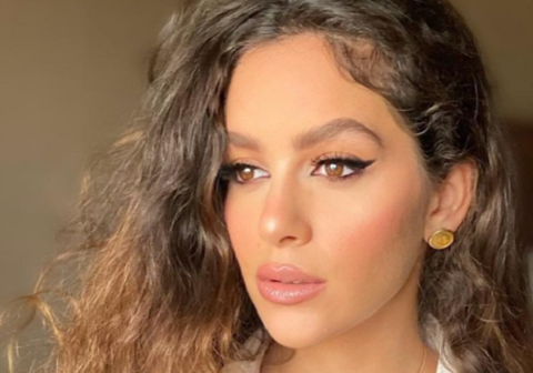 جميلة عوض تصدم الجميع بإطلالة الكرش المتدلي.. ومصمم الأزياء مطلوب حيًا أو ميتًا!