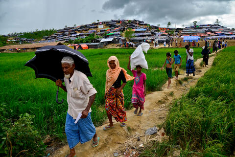 UNHCR Officials Visit Rohingya Camp on Remote Bangladeshi Island