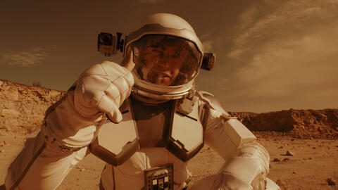 Chinese President Makes Ground-to-Space Call and Speaks with the Astronauts 