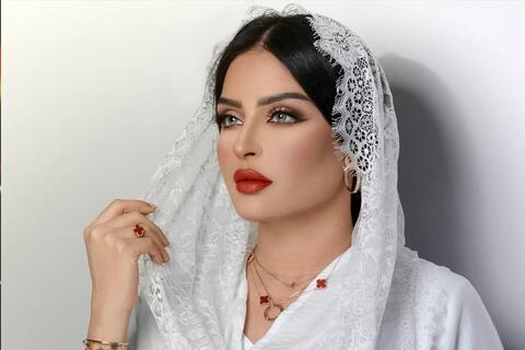 بدور البراهيم بفستان مكشوف الصدر.. 