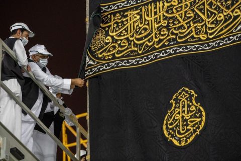 السعودية تستعد لتغيير كسوة الكعبة في يوم عرفة