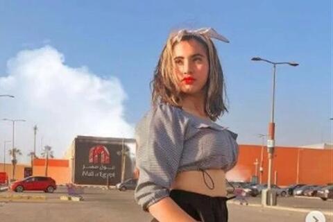 موكا حجازي تظهر شبه عارية على 