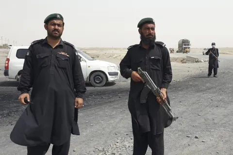 Afghan Forces Clash With The Taliban on Pakistan Border Crossing