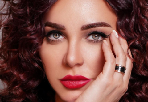 كاريس بشار تكشف سبب مقاضاتها لسلاف فواخرجي