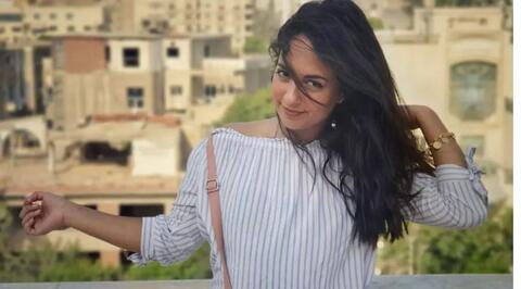 فتاة الفستان: الجامعة رسبتني في مادتين