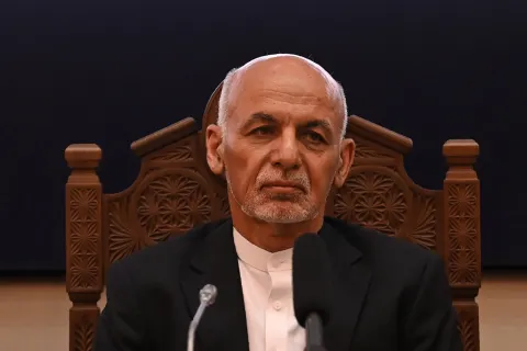 Video: Crowds Welcome Taliban Co-founder Who Arrived in Afghanistan After 20-year in Exile