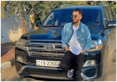 بعد 30 عامًا.. طفل الغلاف العاري يقاضي فرقة روك استغلته