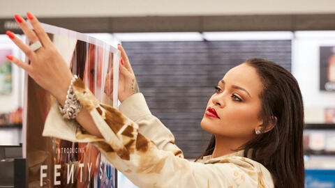 Rihanna is Now a Billionaire!