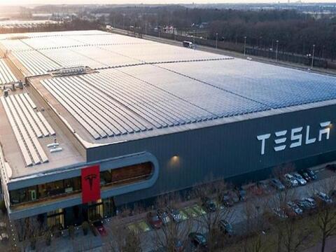 تيسلا تعتزم إنتاج أول سيارة من مصنع ألمانيا في أكتوبر