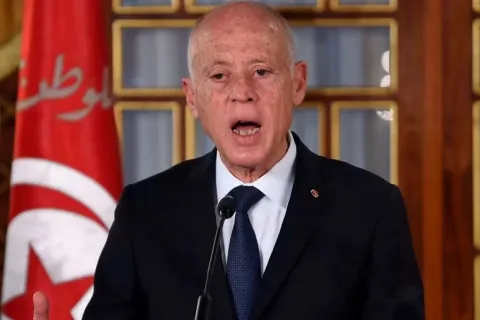 الرئيس التونسي يرفض ضغوط أجنبية على بلاده