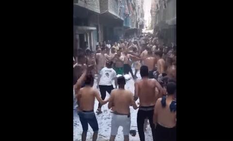 يرقصون نصف عراه على لمبات محطمه بمصر