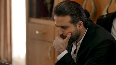 محمود نصر يلفت الانظار بفيديو من مسلسله الجديد 60 دقيقة