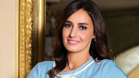 والدة حلا شيحة ترد على ارتداء ابنتها الحجاب.. 